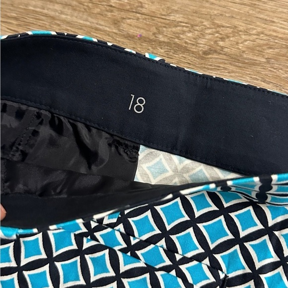 Ann Taylor City Shorts - Picture 3 of 4